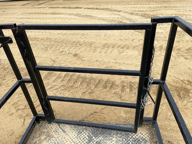 #7533-•-8'-work-platform-with-fork-pockets-image-6