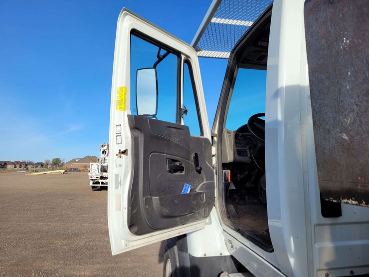 2013-international-harvester-sx525-bucket-truck-image-13