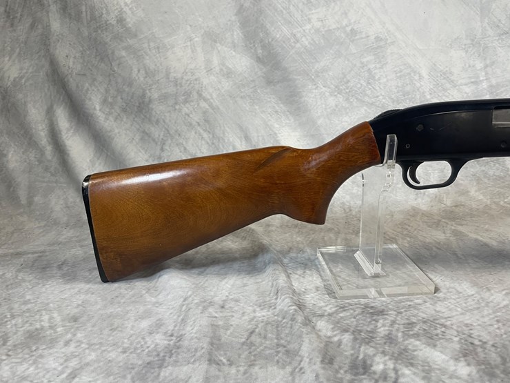 #4115-•-mossberg,-20-ga.-pump-action-shotgun,-sn:-c380887-image-3