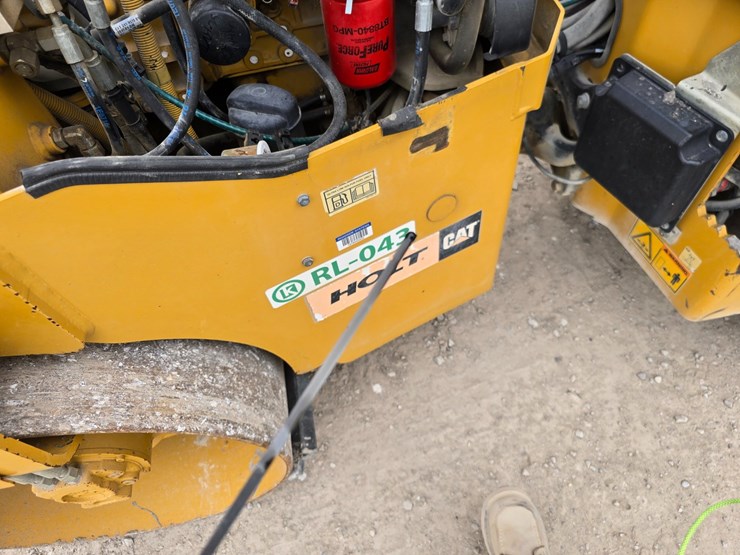 2018-caterpillar-cc24b-image-25