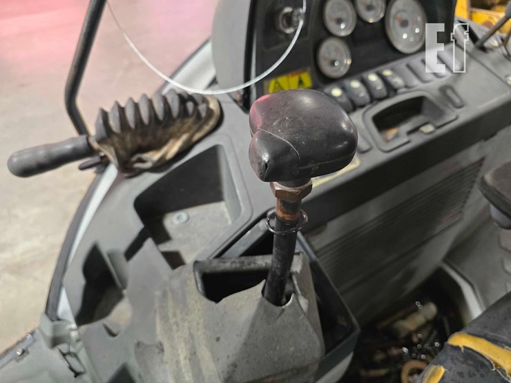 2008-caterpillar-416e-image-23