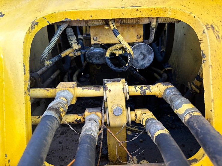 new-holland-eh160-image-24