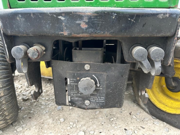 john-deere-318-image-16