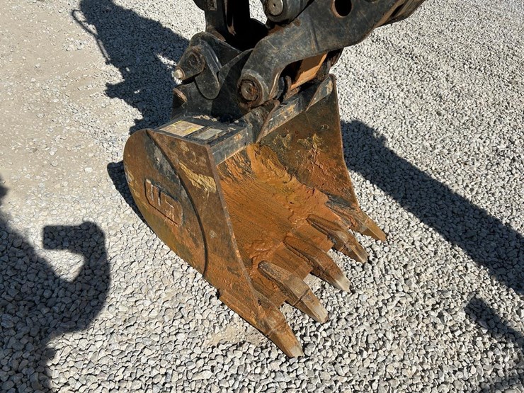 2023-case-cx37c-image-8