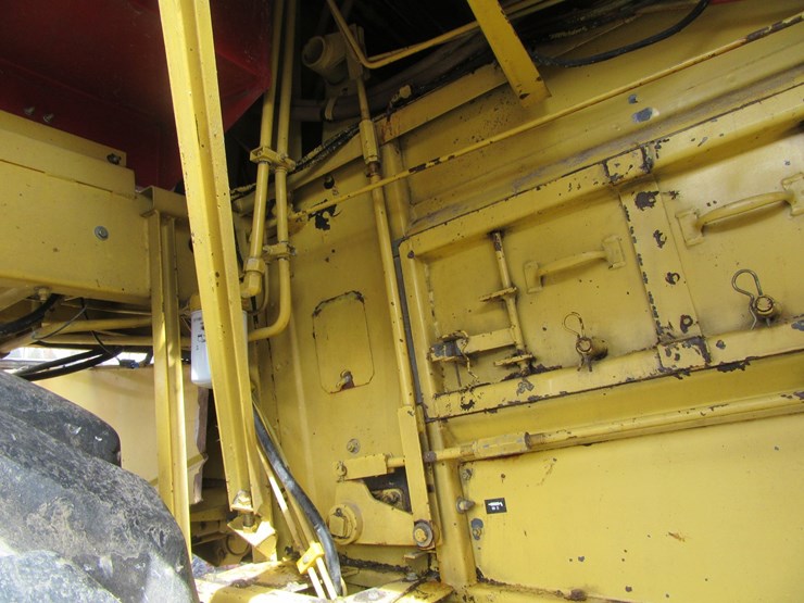 new-holland-tr96-image-10