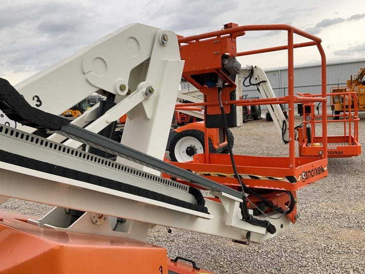 #310-•-2019-snorkel-38'-articulating-lift-image-25