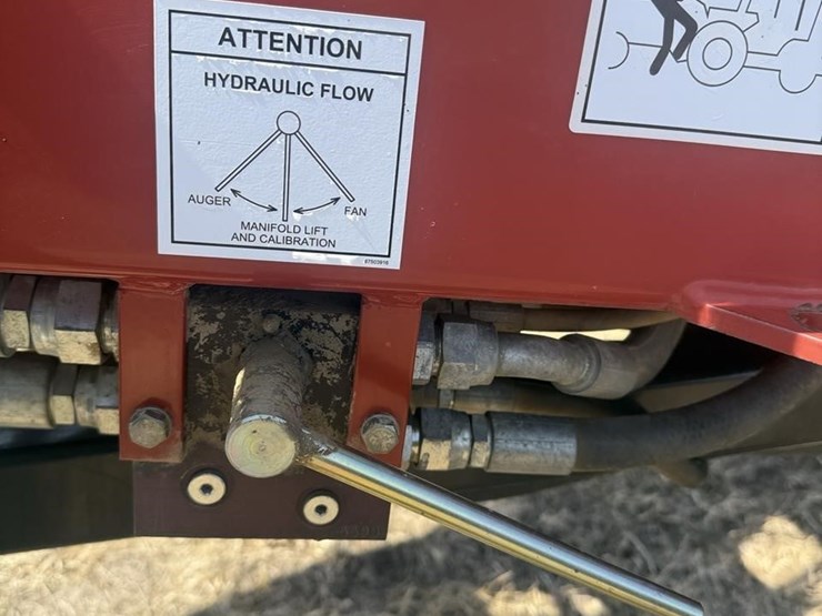 2011-case-ih-3430-image-15