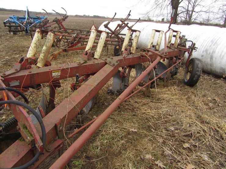 international-710-image-3