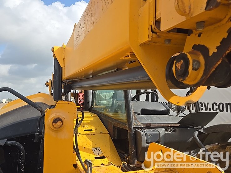 2017-jcb-510-56-image-28