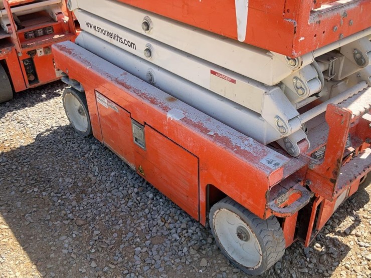 #410-•-snorkel-19'-scissor-lift-image-10
