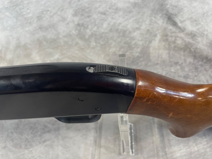 #4115-•-mossberg,-20-ga.-pump-action-shotgun,-sn:-c380887-image-11