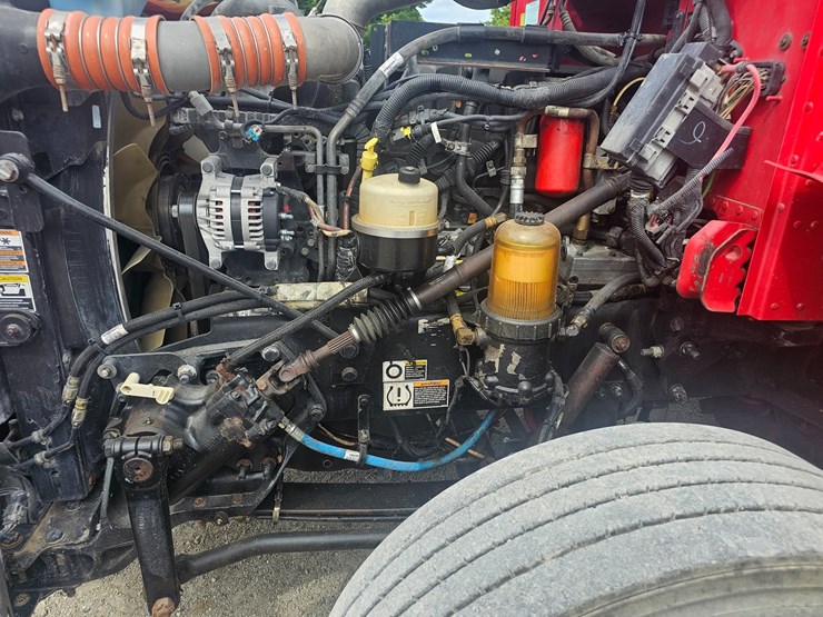 2012-peterbilt-384-image-61