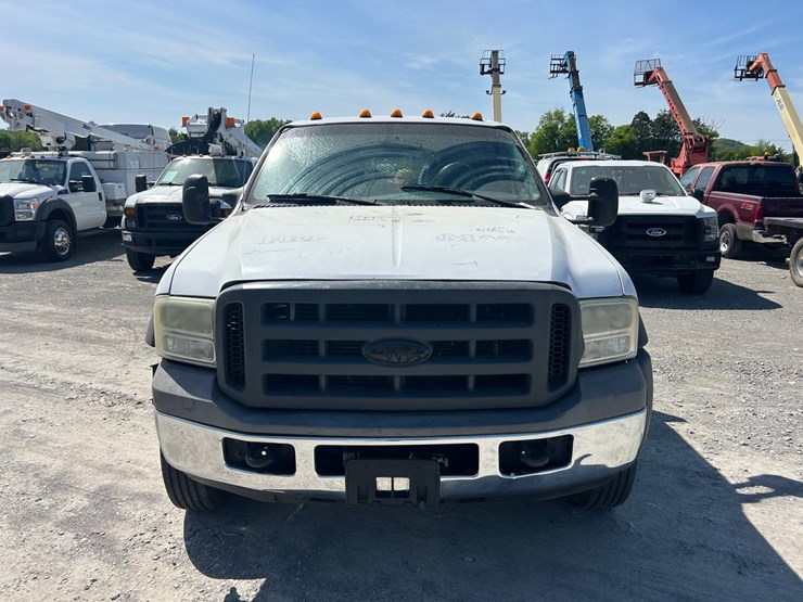 2005-ford-f550-image-5
