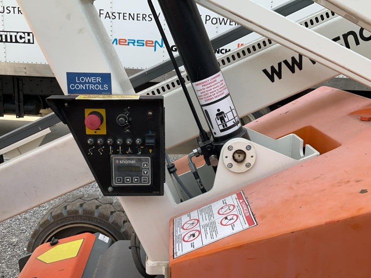 #311-•-snorkel-38'-articulating-lift-image-14