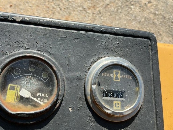 1976-caterpillar-v80c-image-21