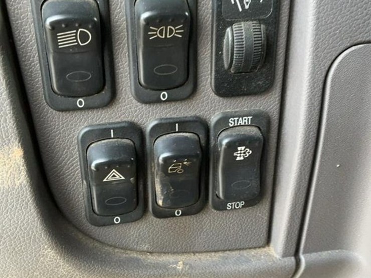 2021-peterbilt-337-image-28