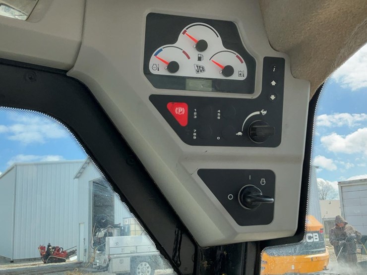 2021-jcb-215t-image-22