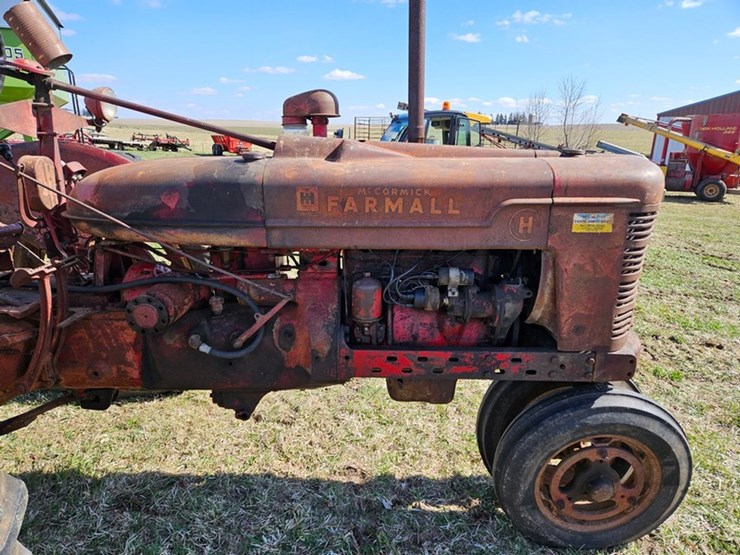 #526-•-farmall-h-tractor-image-11