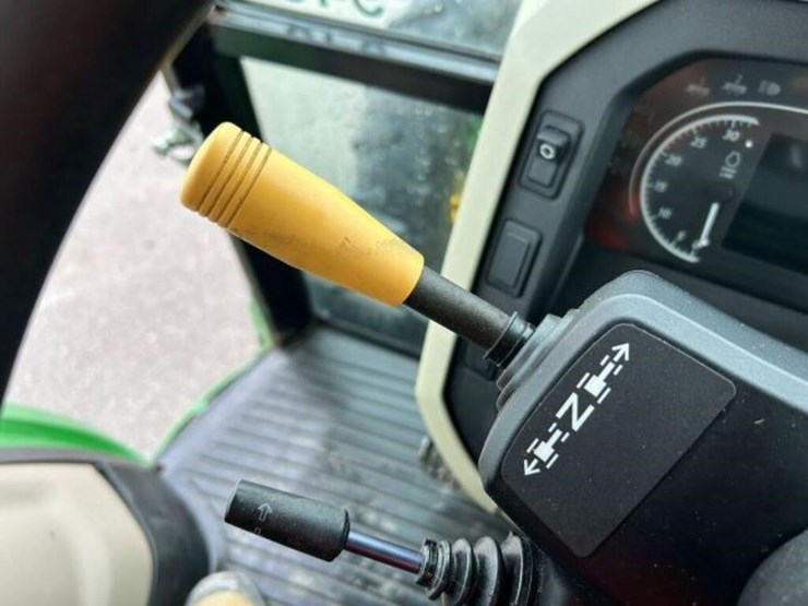 2016-john-deere-5085e-image-13