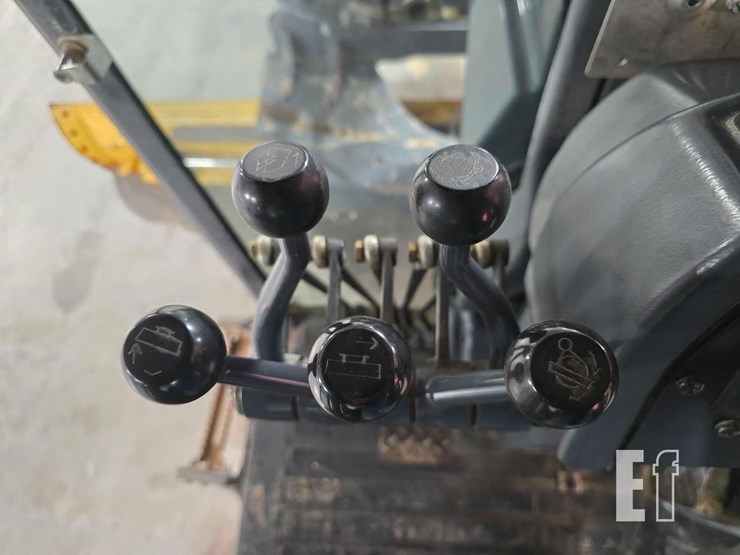 2009-deere-770g-image-18