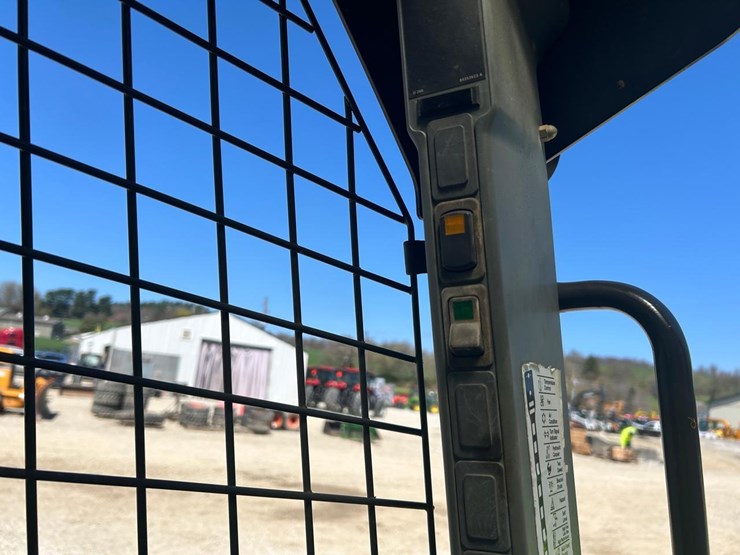 new-holland-l230-image-22