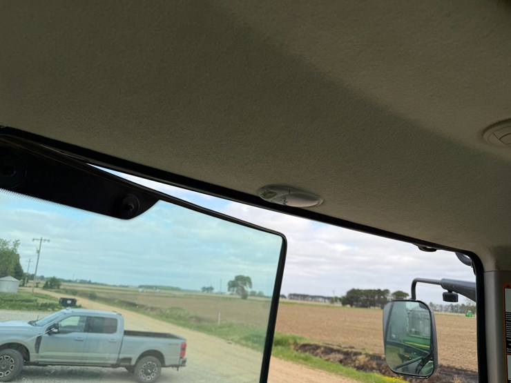 2012-john-deere-8285r-image-62