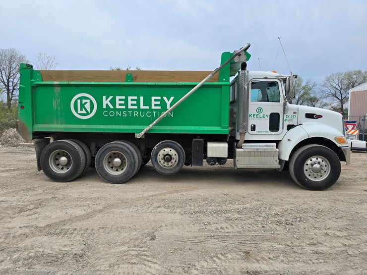 2017-peterbilt-348-image-17