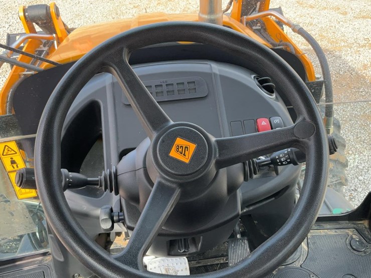 2023-jcb-3cx-image-18