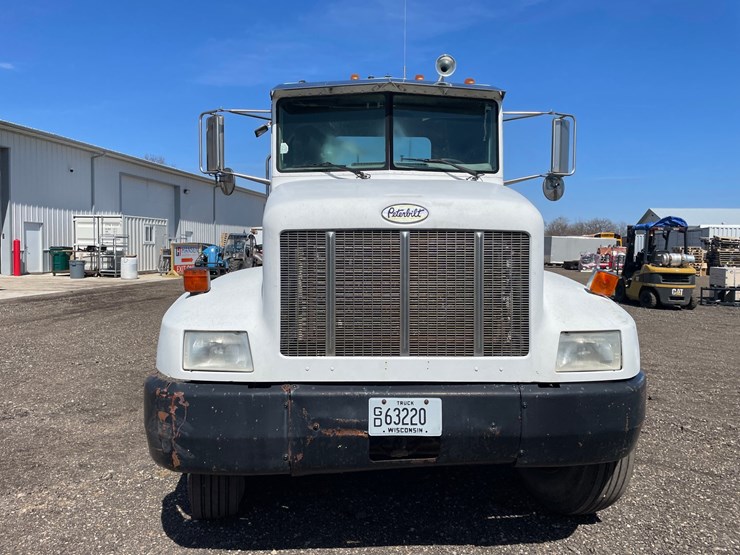 1995-peterbilt-330-image-2