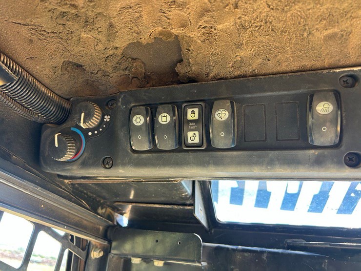 2008-deere-332-image-21