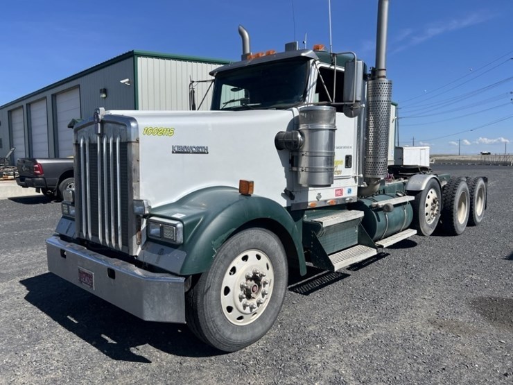 2002-kenworth-w900-image-1