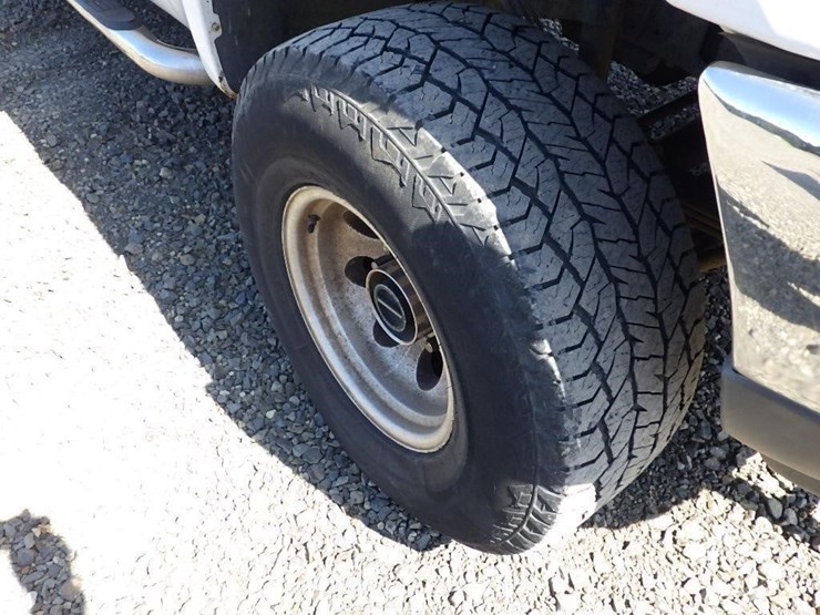 2001-ford-f350-image-16