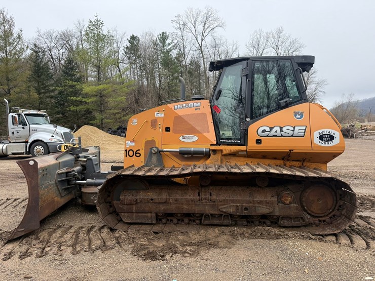 2016-case-1650m-image-2