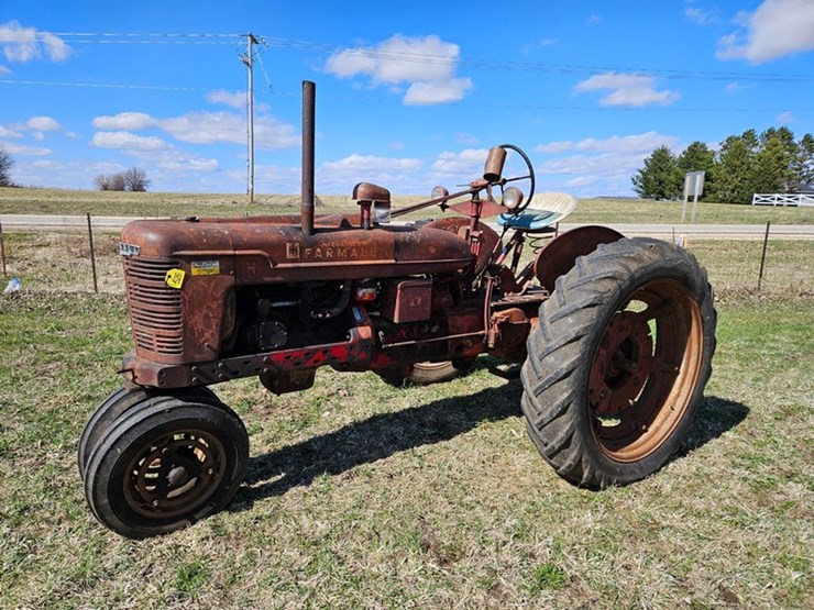 #526-•-farmall-h-tractor-image-1