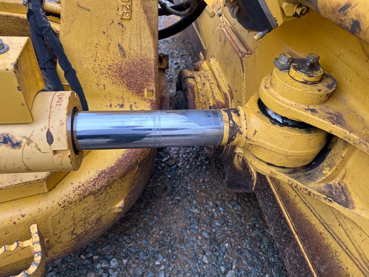 komatsu-d61pxi-23-image-15