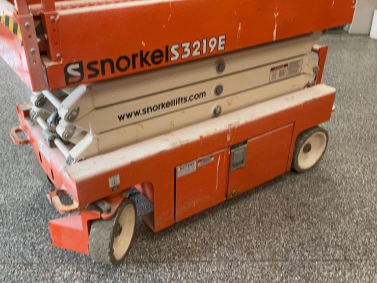 #433-•-2023-snorkel-19'-scissor-lift-image-21