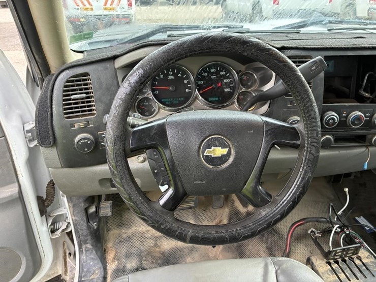 2013-chevrolet-silverado-3500-image-11