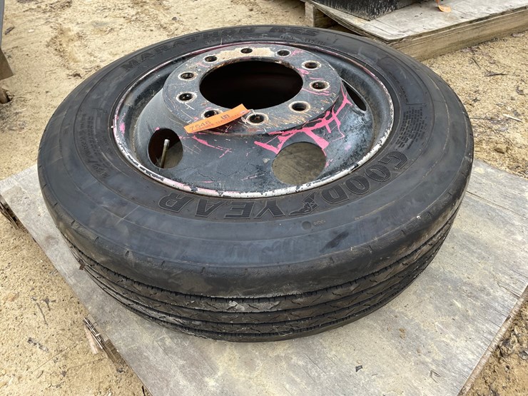 #7546-•-marathon-rss-brand-semi-tire-on-rim-image-1