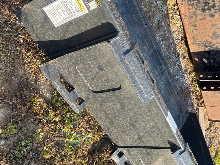 #1918-•-67"-quick-attach-bucket-image-2