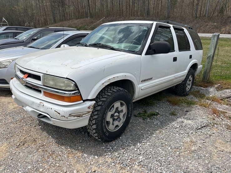 2004-chevrolet-blazer-image-1
