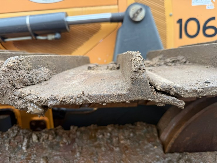 2016-case-1650m-image-74