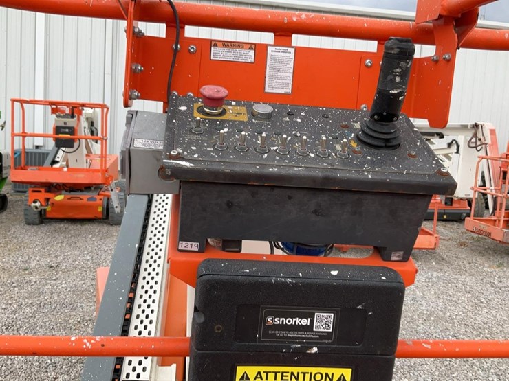 #310-•-2019-snorkel-38'-articulating-lift-image-27