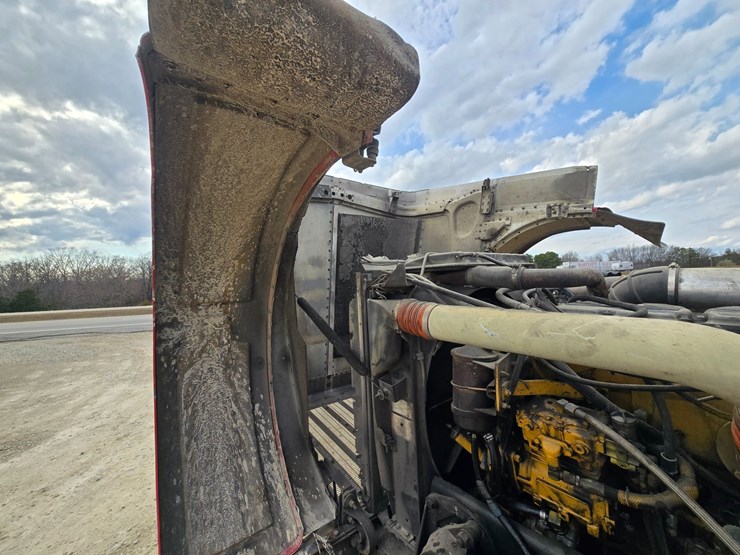 2000-peterbilt-379-image-39