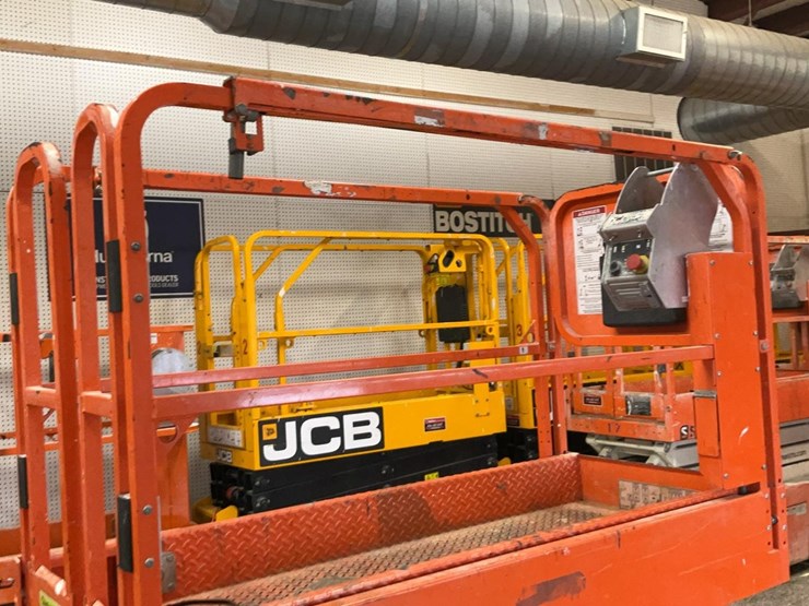 #421-•-2018-snorkel-19'-scissor-lift-image-12