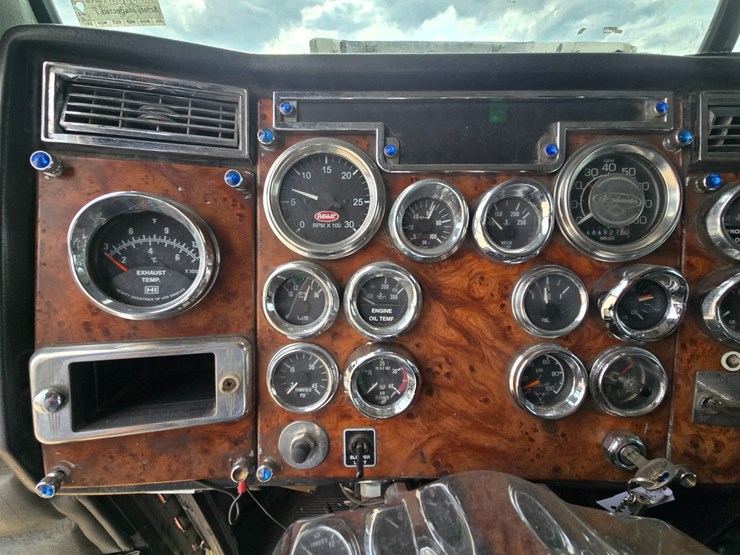 2000-peterbilt-379-image-64