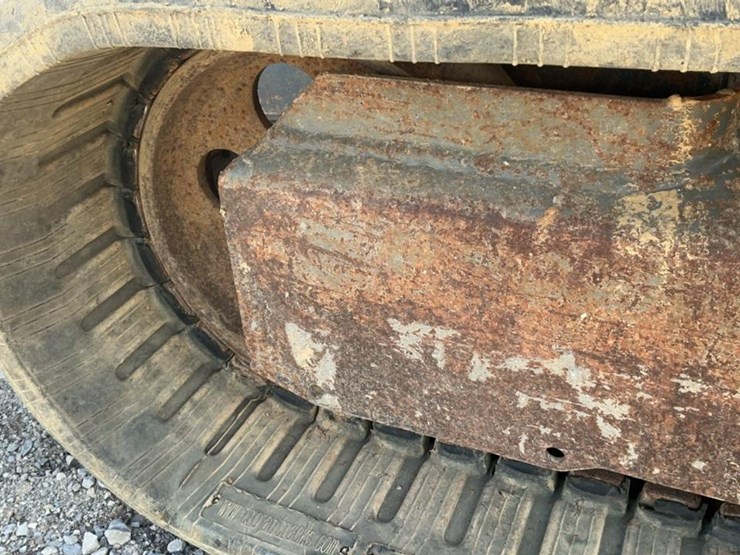 2017-takeuchi-tb240-image-47