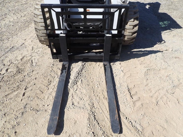 wildcat-48"-skid-steer-pallet-forks-image-2