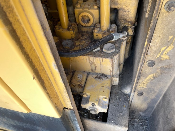 caterpillar-225-image-33