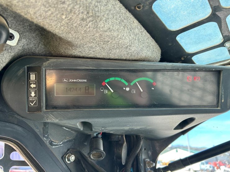 2019-deere-317g-image-22