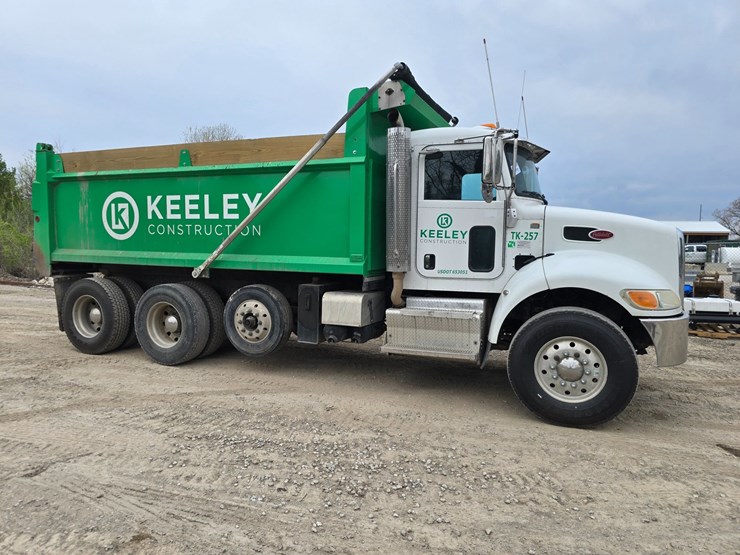 2017-peterbilt-348-image-18